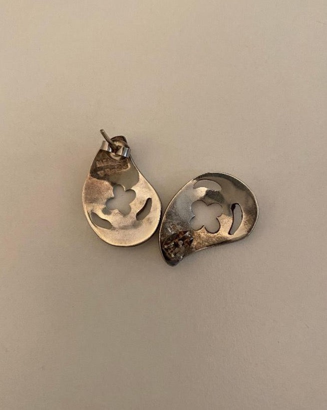 Paisley shape silver earring