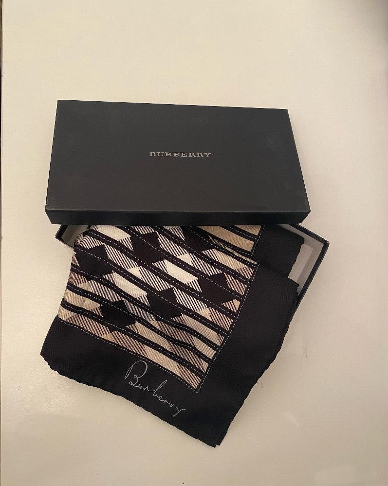 Burberry scarf outlet box