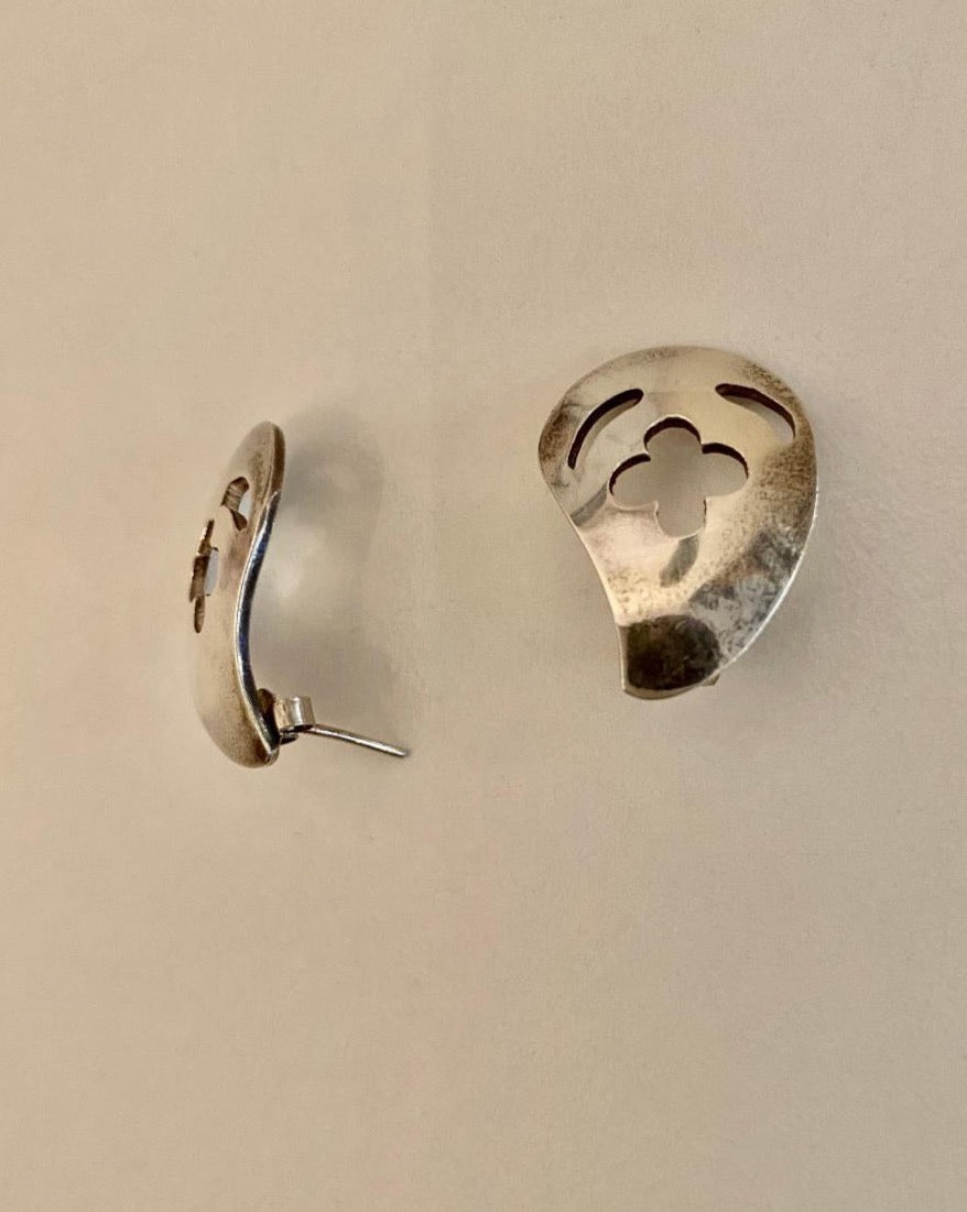 Paisley shape silver earring