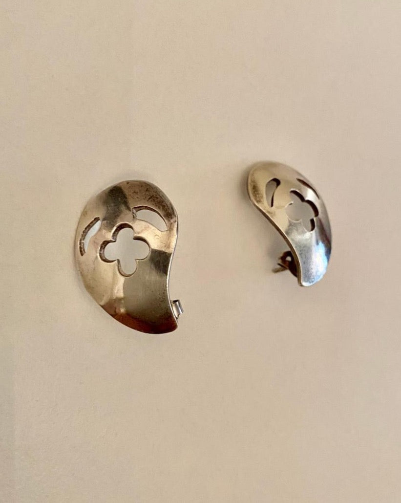 Paisley shape silver earring
